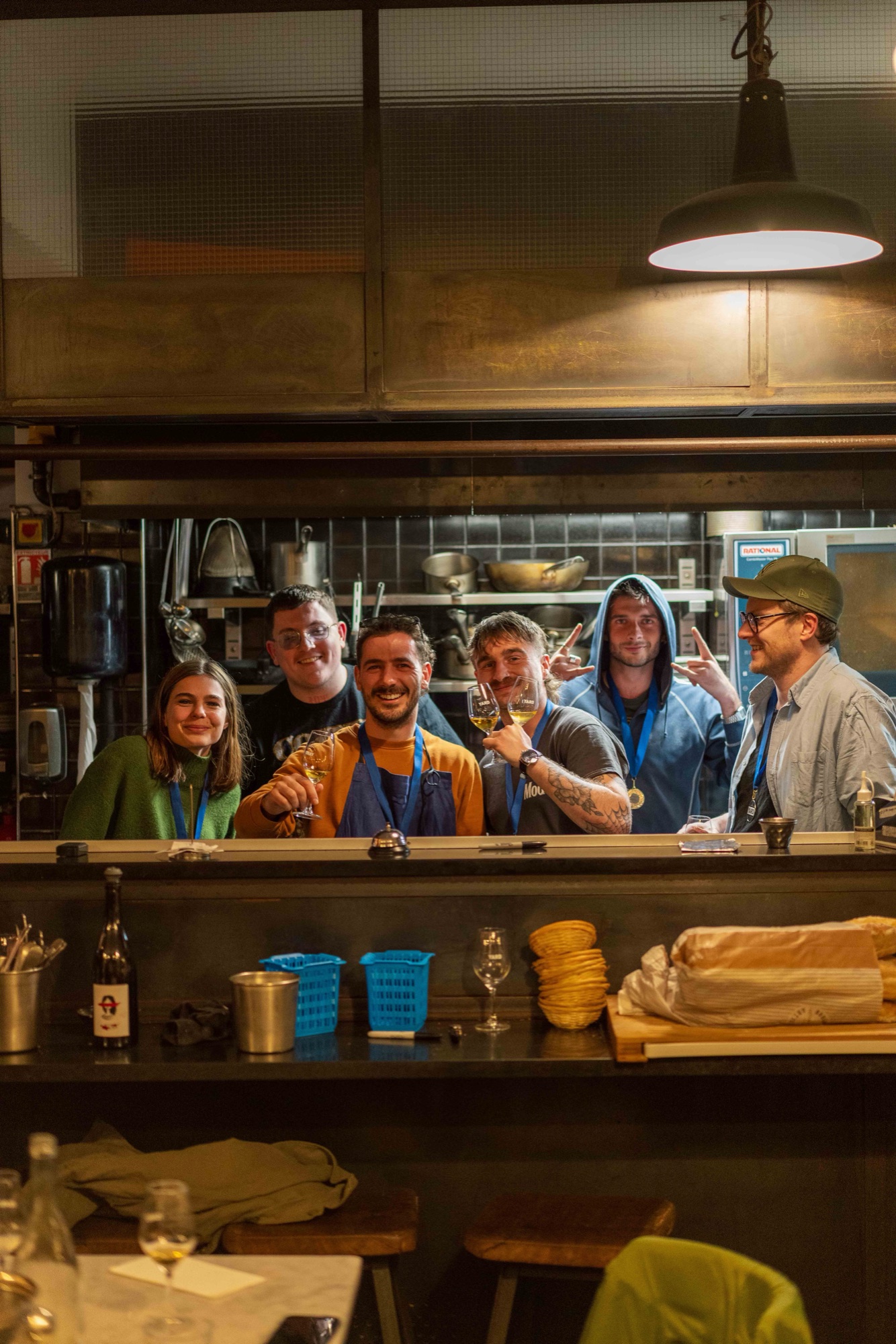 L'équipe du Yard derrière le bar